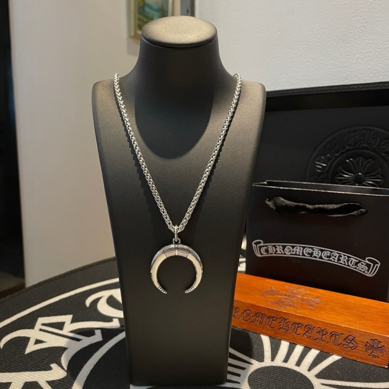 Ch*0me He**ts necklaces